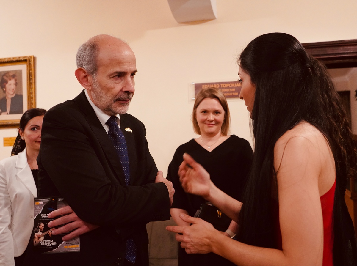 1B2E6567-197D-4AE5-B17A-3DD448DACC1F