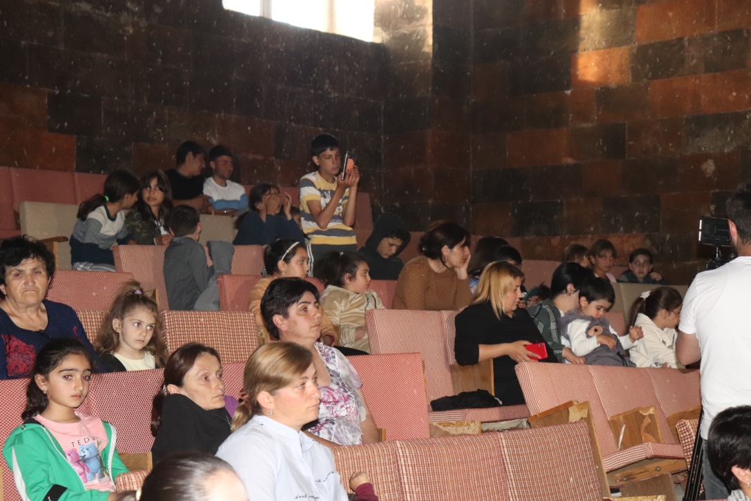 Suynik_Tour_apr24_32