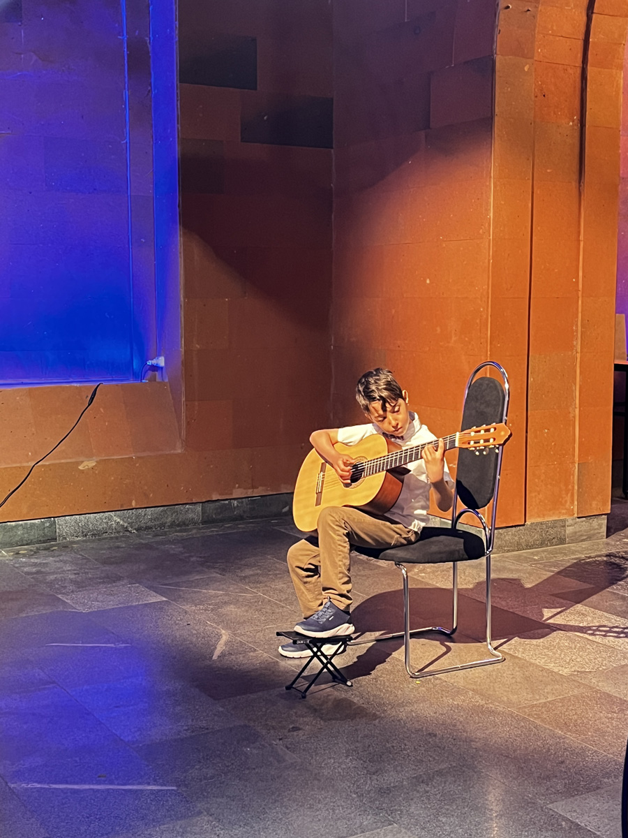 2024_guitar_comp_1806_01