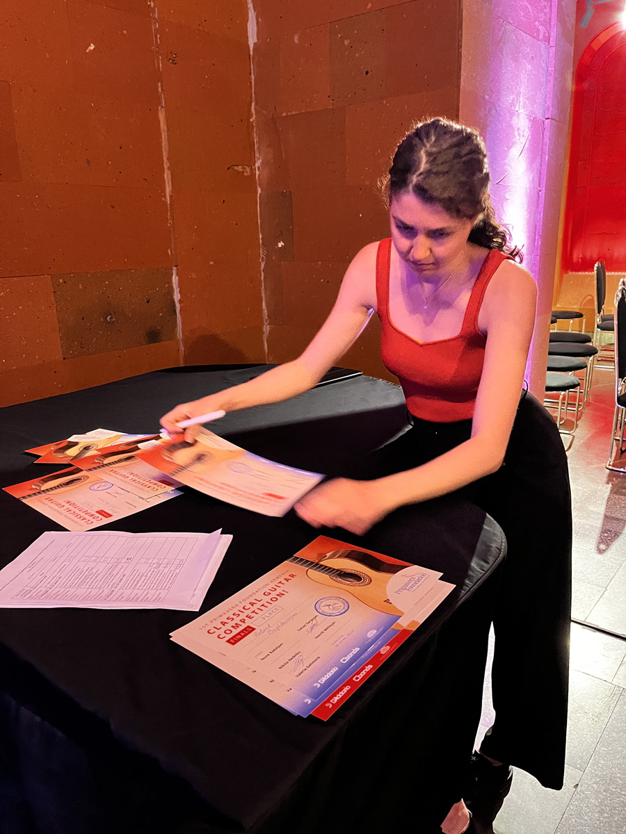 2024_guitar_comp_2006_19