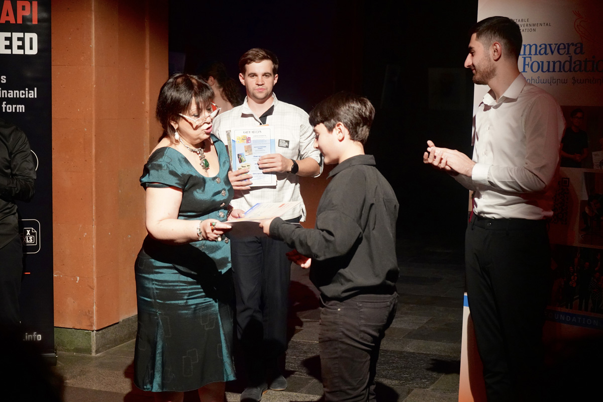 2024_guitar_comp_2006_31